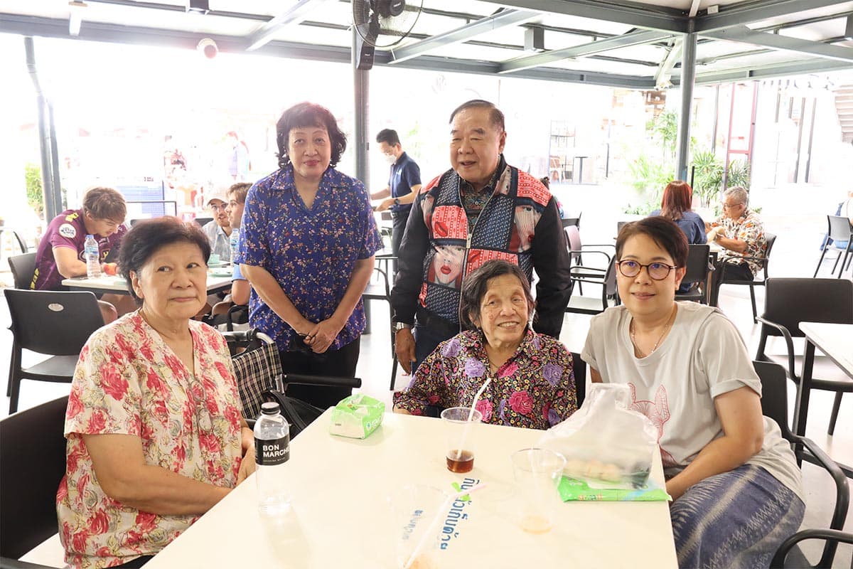 Prawit_went_to_eat_at_Bon_Marche_Market_SPACEBAR_Photo03_ae116611f8.jpeg