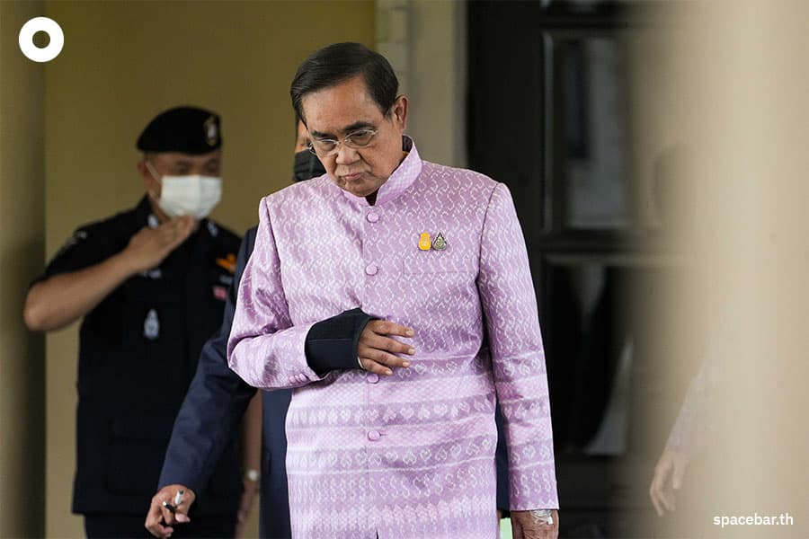 Prayut_Hospital_Parachute_cervical_vertebra_SPACEBAR_Photo03_191c1bc586.jpeg