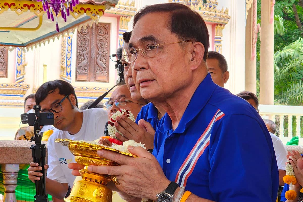 Prayut_leads_the_team_to_visit_Udon_Thani_prepares_a_speech_queue_for_3_stages_SPACEBAR_Photo03_6107b0be0a.jpeg