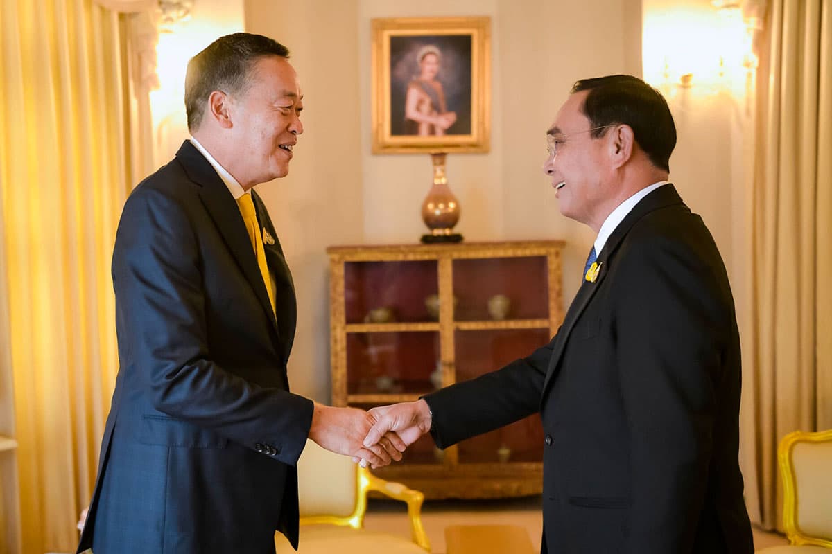 Prayut_talks_with_Srettha_and_takes_a_tour_of_the_Government_House_SPACEBAR_Photo00_20eb877916.jpeg