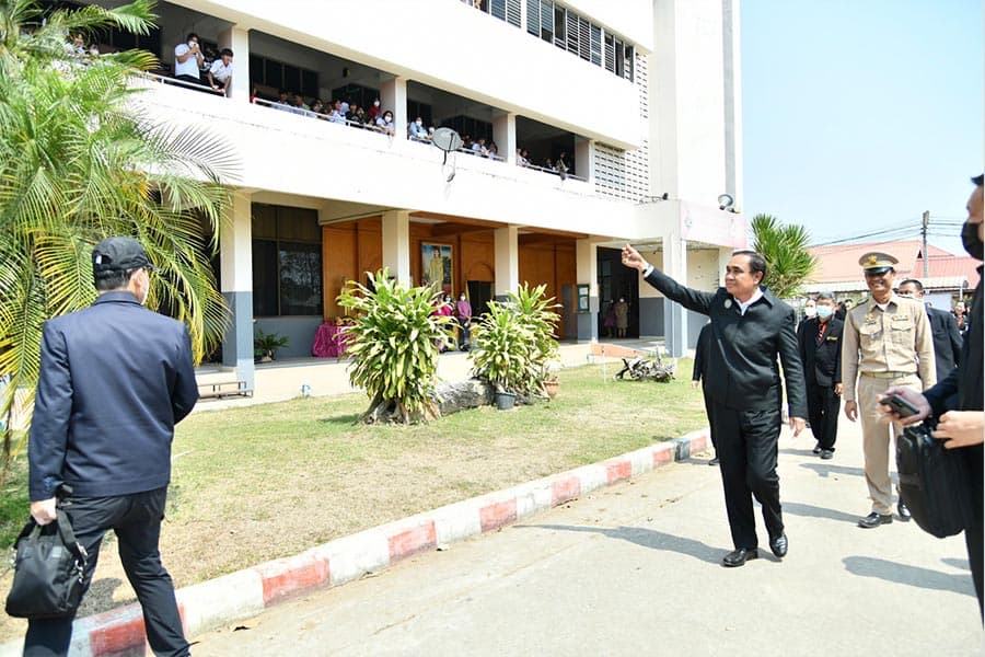 Prayut_to_Nong_Bua_Lam_Phu_crack_down_on_drugs_Please_don_t_hate_the_soldiers_SPACEBAR_Photo04_62d29d5081.jpeg