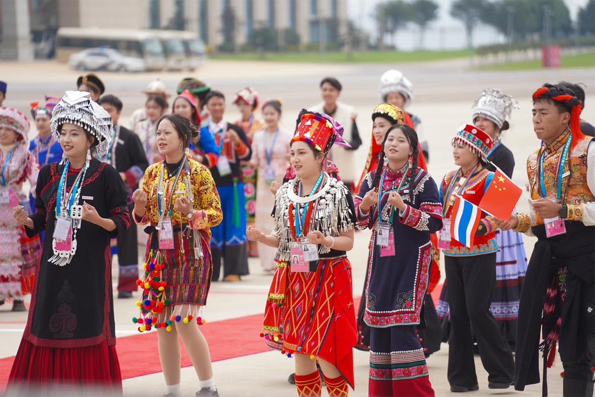 Prime_Minister_Pae_Thongthan_arrives_in_China_ready_to_attend_the_8th_GMS_stage_SPACEBAR_Photo02_c2ba0c0c0b.jpg