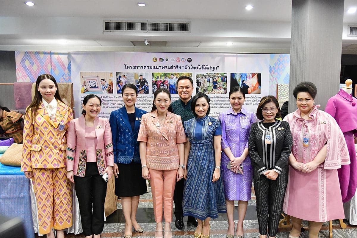 Prime_Minister_Pae_Thongthan_invites_people_to_wear_Thai_clothes_to_work_SPACEBAR_Photo01_23768c4412.jpg