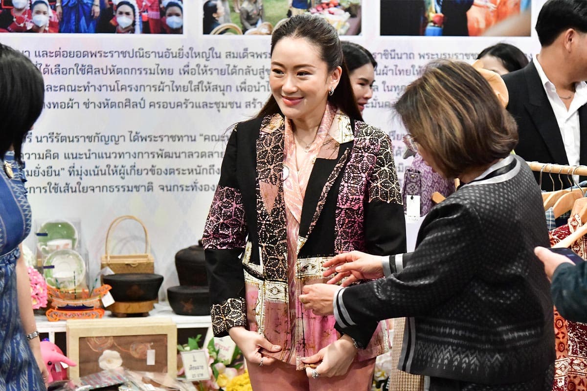 Prime_Minister_Pae_Thongthan_invites_people_to_wear_Thai_clothes_to_work_SPACEBAR_Photo05_676fba7669.jpg