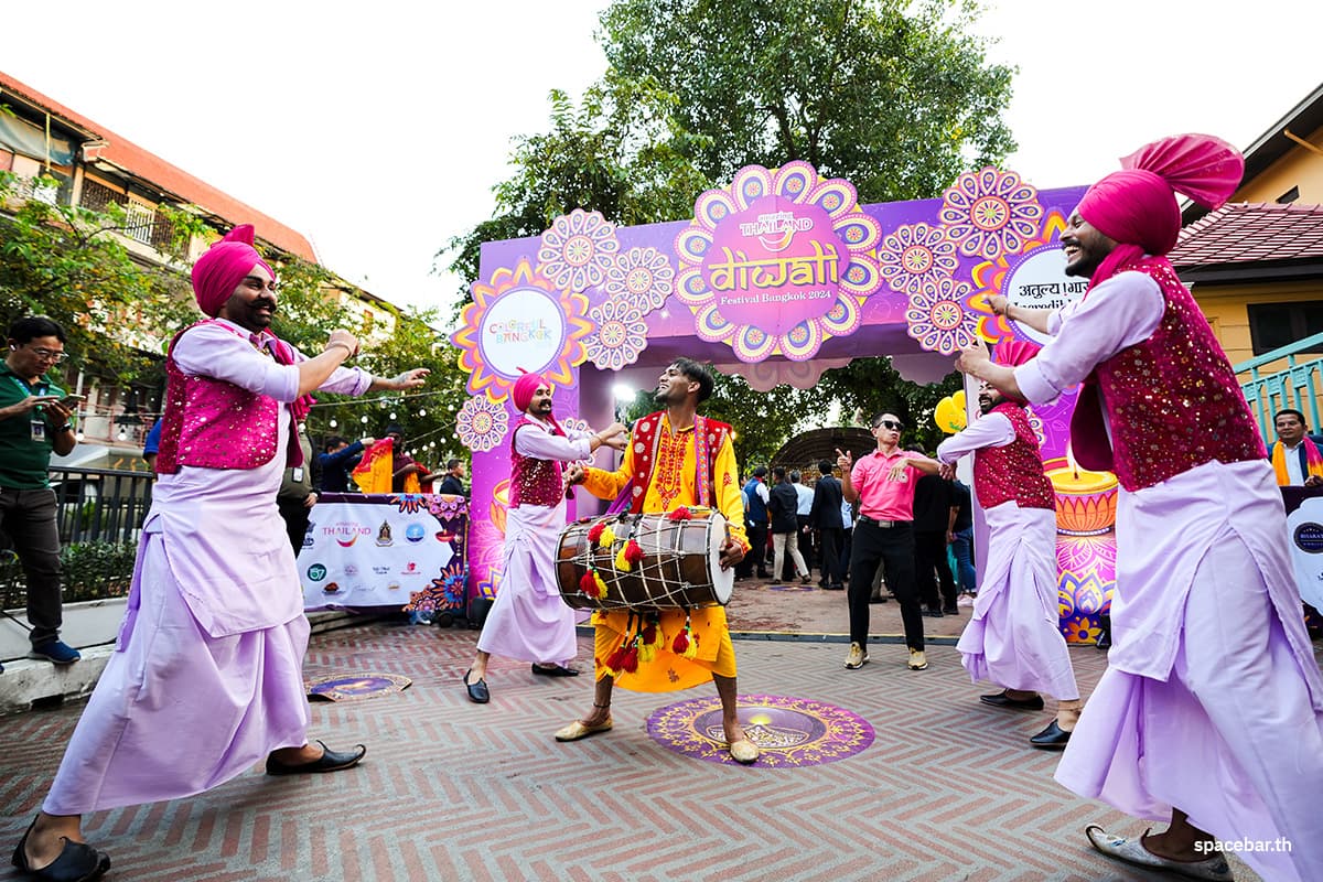 Prime_Minister_Pae_Thongthan_joins_in_opening_the_Diwali_festival_Bangkok_2024_SPACEBAR_Photo02_775adeeb8c.jpg