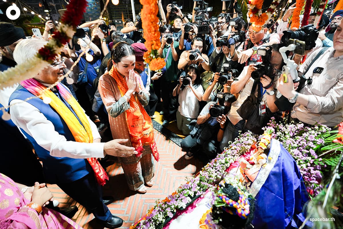 Prime_Minister_Pae_Thongthan_joins_in_opening_the_Diwali_festival_Bangkok_2024_SPACEBAR_Photo04_68a5a11dda.jpg