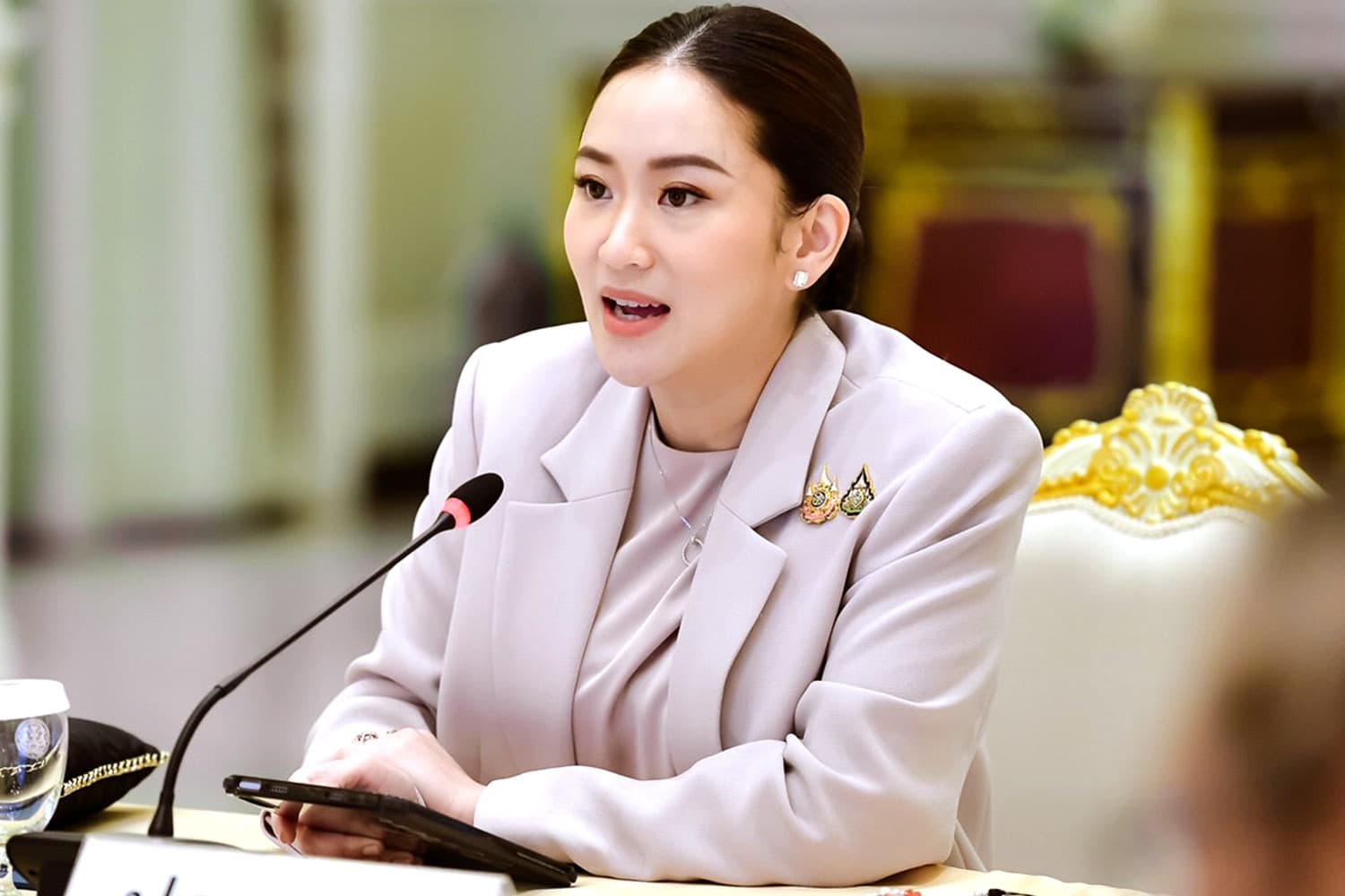 Prime_Minister_Pae_Thongthan_prepares_for_an_urgent_meeting_SPACEBAR_Hero_681bfa3333.jpg