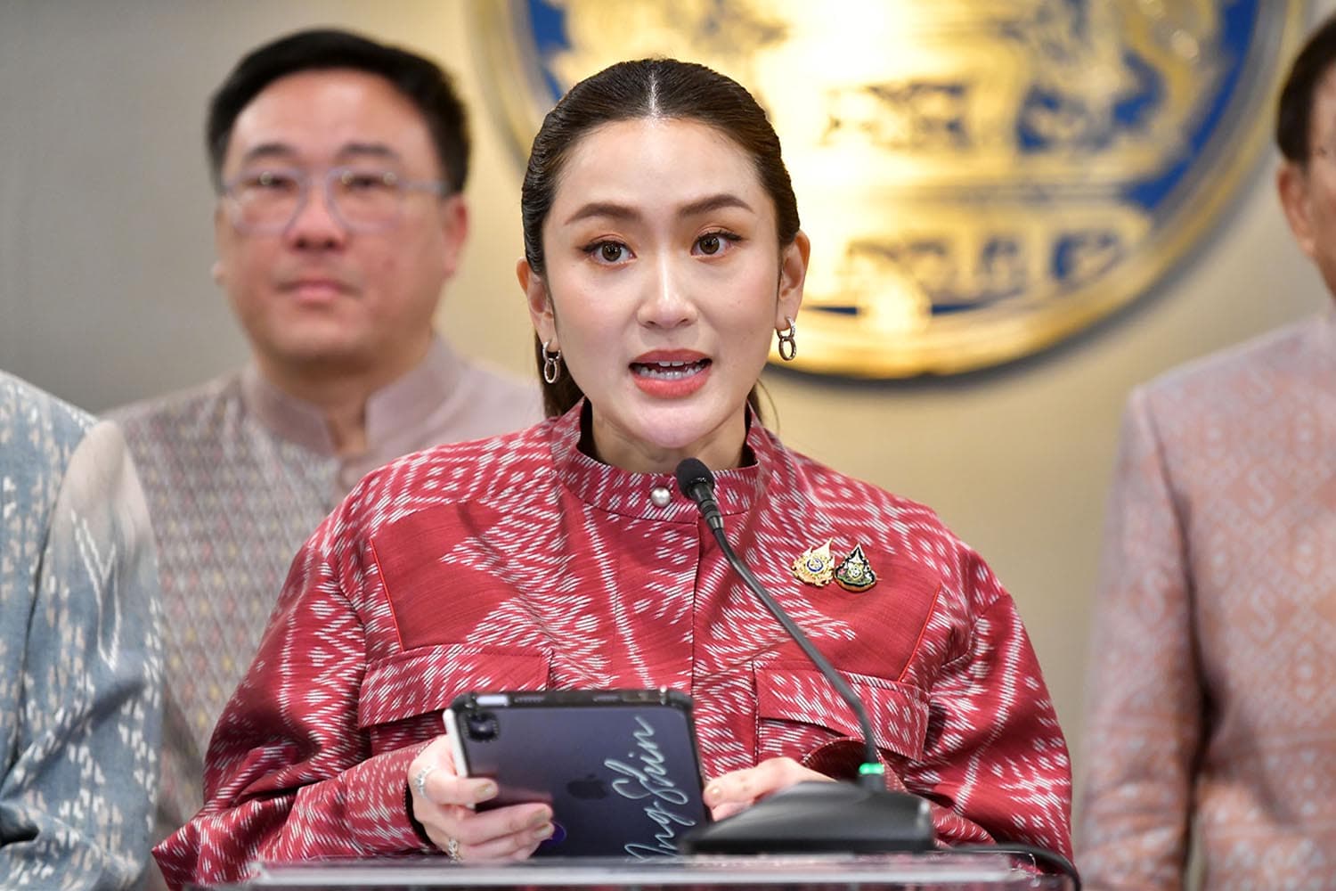 Prime_Minister_Pae_Thongthan_reiterates_that_the_government_is_focused_on_solving_the_flood_problem_before_amending_the_constitution_SPACEBAR_Hero_8be9877148.jpg