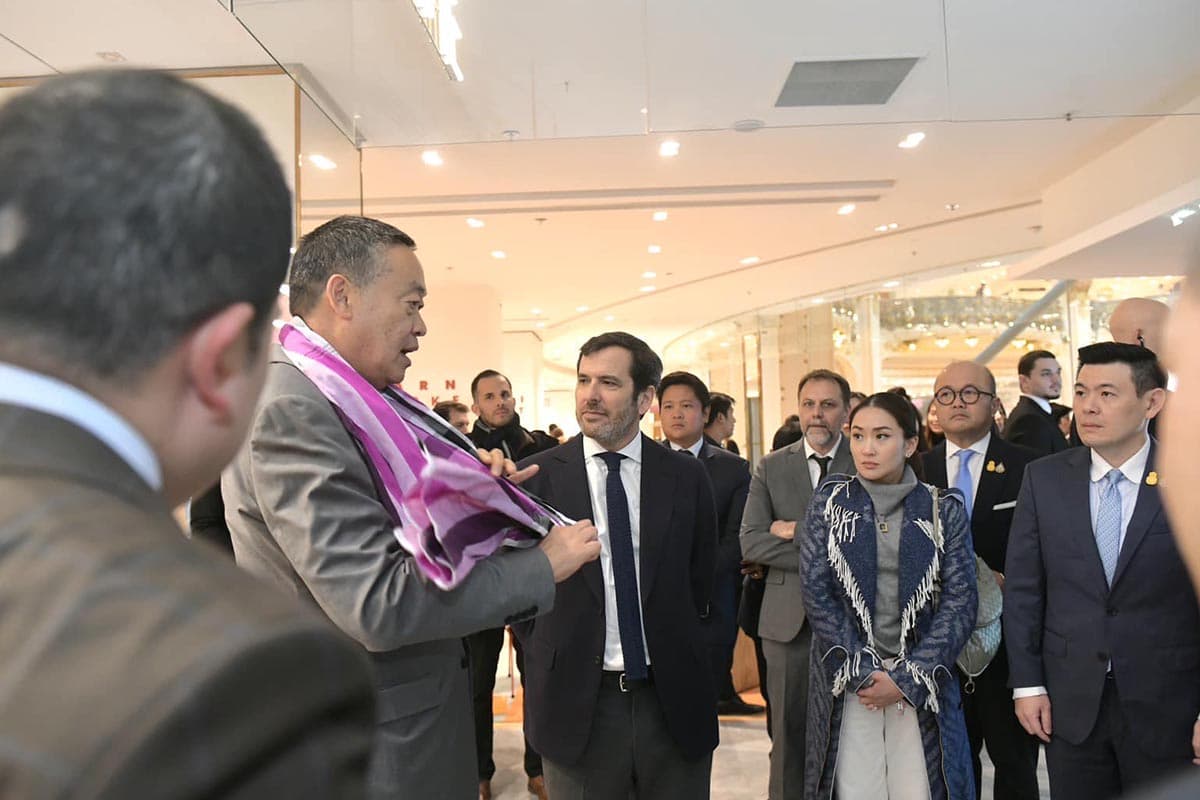 Prime_Minister_Srettha_shows_off_the_soft_power_of_Thai_fabrics_while_visiting_France_SPACEBAR_Photo02_33f2fde3d9.jpg