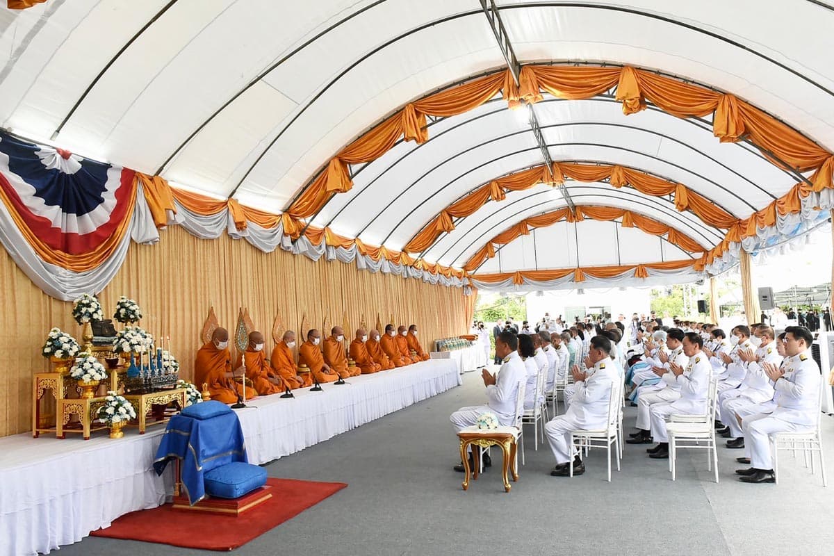 Prime_Minister_leads_the_Cabinet_in_giving_alms_to_monks_National_Mother_s_Day_12_August_2024_SPACEBAR_Photo02_9bc774a5c0.jpg