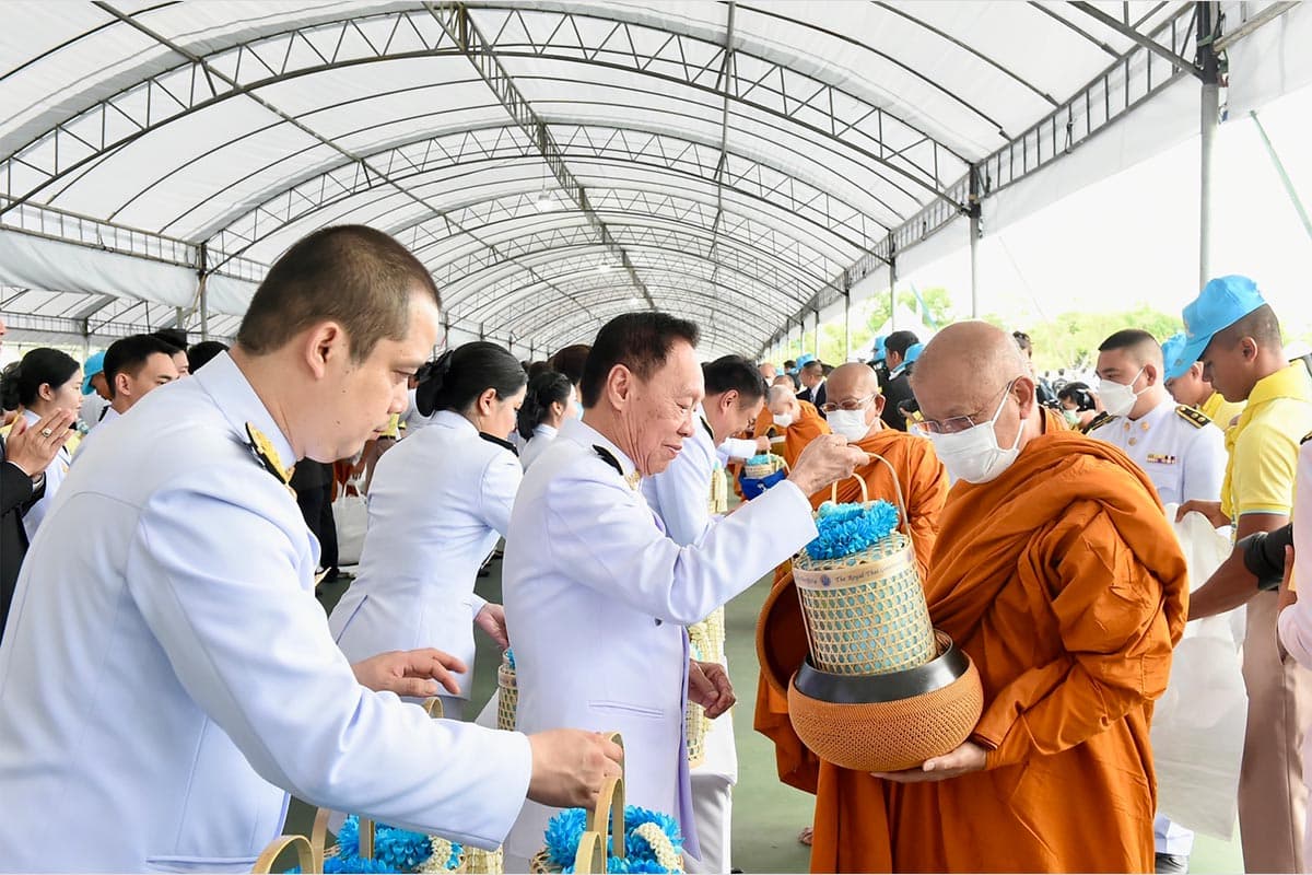 Prime_Minister_leads_the_Cabinet_in_giving_alms_to_monks_National_Mother_s_Day_12_August_2024_SPACEBAR_Photo08_2d78c144c4.jpg
