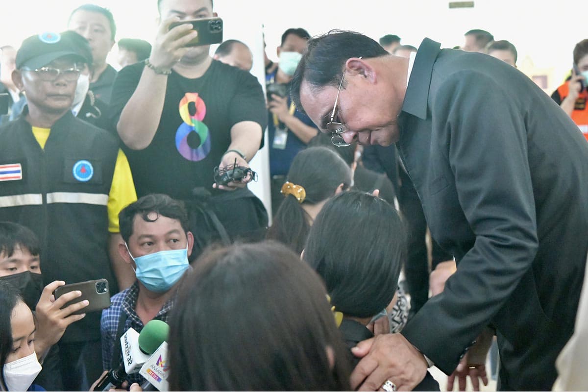Prime_Minister_orders_urgent_relief_for_storm_victims_at_Phichit_SPACEBAR_Photo05_e29f510231.jpeg