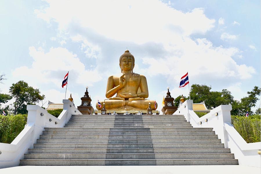 Prime_Minister_pays_homage_to_Buddha_Thaksin_Mingmongkol_Narathiwat_SPACEBAR_Photo05_6379ab0270.jpeg