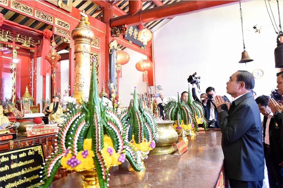 Prime_Minister_pays_respects_to_Songkhla_City_Pillar_Shrine_before_the_official_inspection_SPACEBAR_Photo01_1_b48943e93f.jpeg
