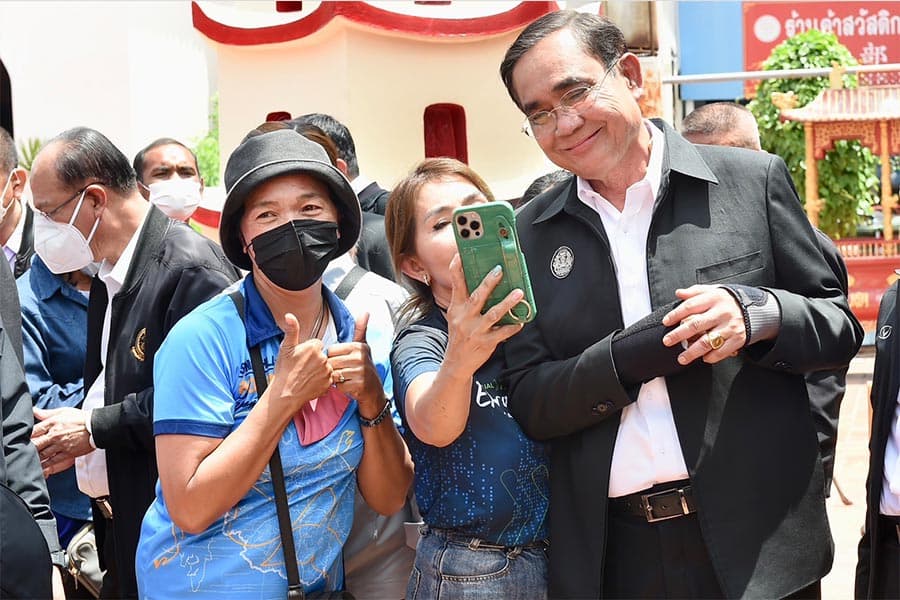 Prime_Minister_pays_respects_to_Songkhla_City_Pillar_Shrine_before_the_official_inspection_SPACEBAR_Photo04_fd3323ad8e.jpeg