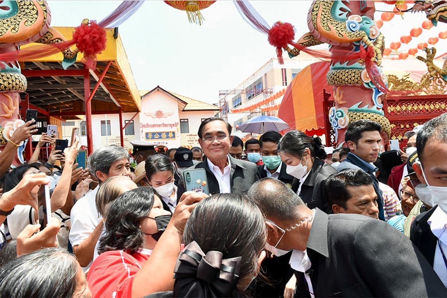 Prime_Minister_pays_respects_to_Songkhla_City_Pillar_Shrine_before_the_official_inspection_SPACEBAR_Photo05_b017e312b0.jpeg