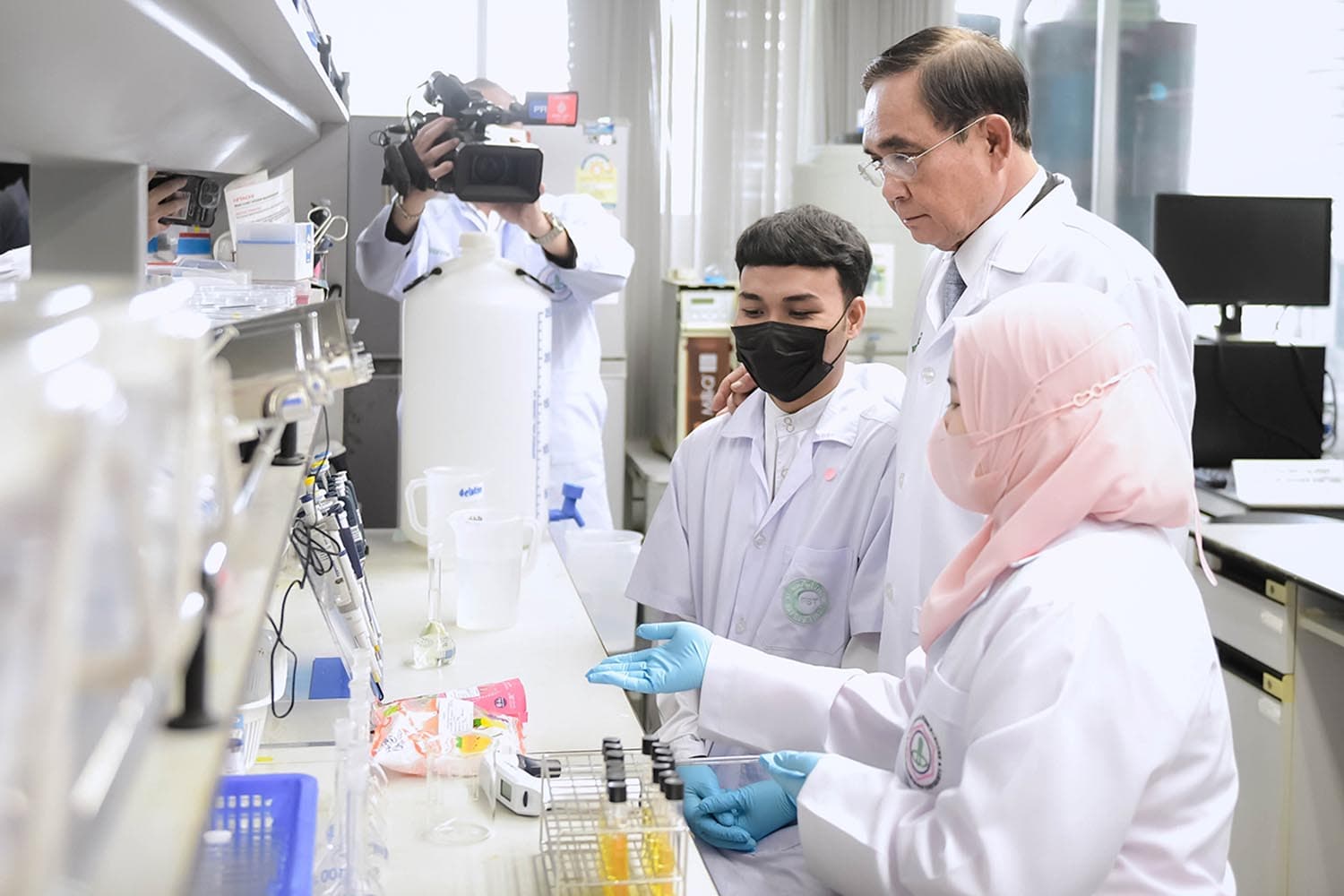 Prime_Minister_visited_Halal_innovation_progress_SPACEBAR_Hero_c134921c61.jpeg