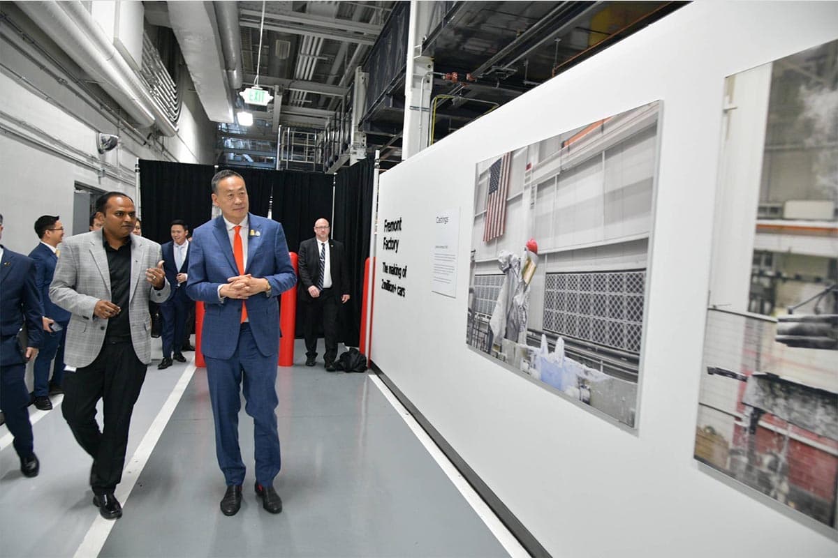 Prime_Minister_visits_Tesla_factory_SPACEBAR_Photo02_a85556e597.jpg