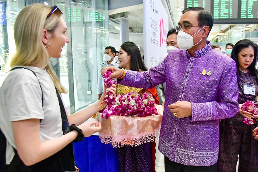 Prime_Minister_welcomes_10_million_tourists_to_Thailand_SPACEBAR_Photo02_f5943e85be.jpeg
