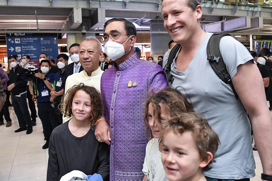 Prime_Minister_welcomes_10_million_tourists_to_Thailand_SPACEBAR_Photo03_a4e268967e.jpeg