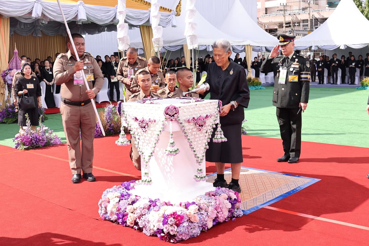Princess-Maha-Chakri-Sirindhorn-presides-over-foundation-stone-ceremony-SPACEBAR-Photo02.jpg