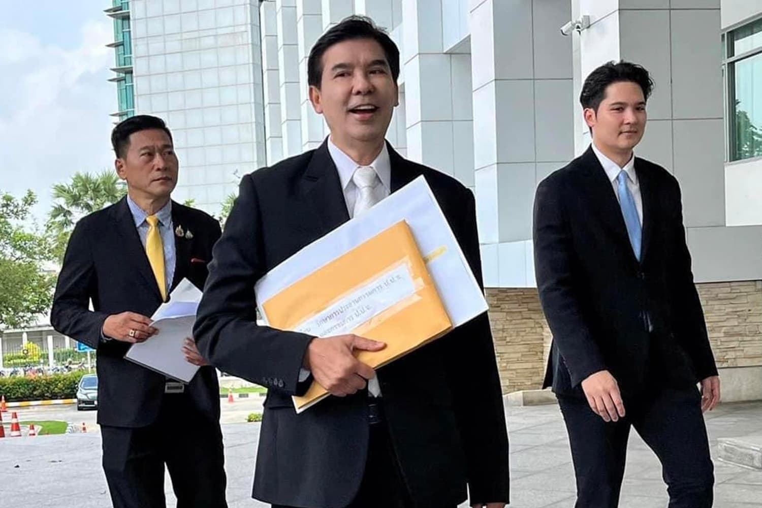 Prompong_is_about_to_submit_to_the_NACC_to_investigate_Prawit_flies_abroad_SPACEBAR_Hero_df0911e61e.jpg