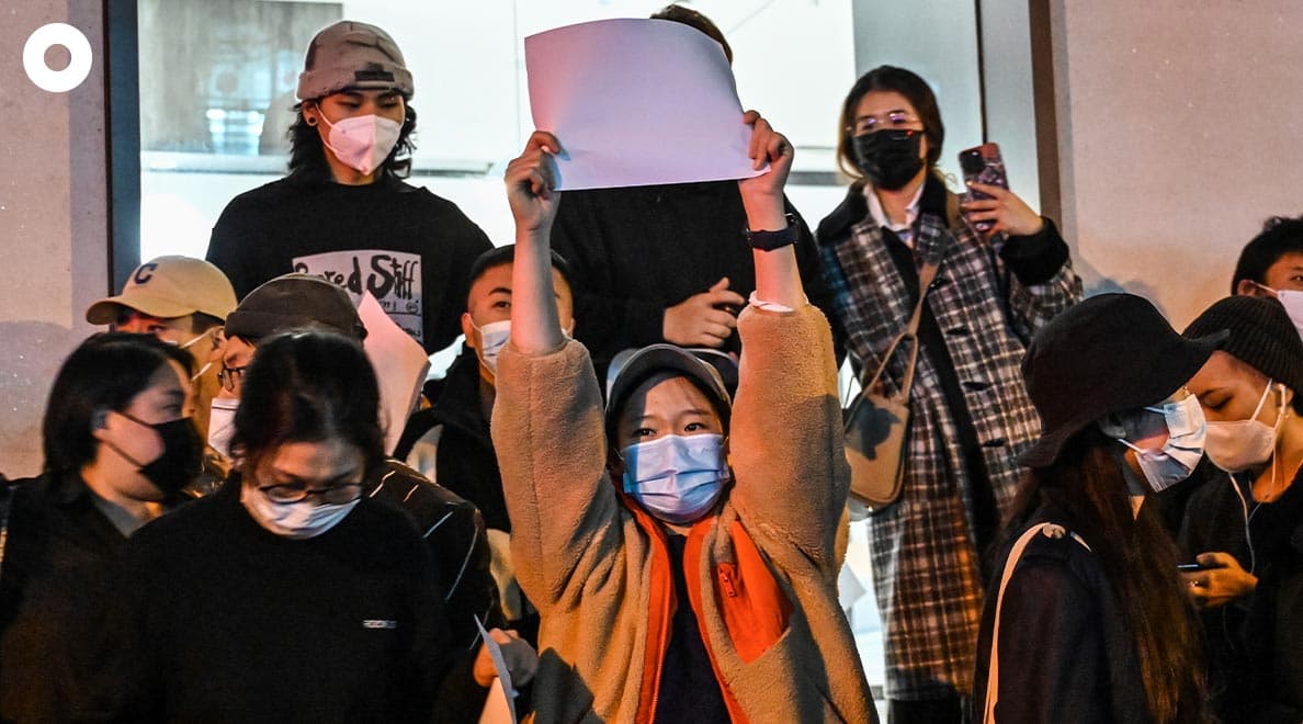 Protesters_gather_along_street_challenge_China_leaders_SPACEBAR_Photo04_01db4d835e.jpeg