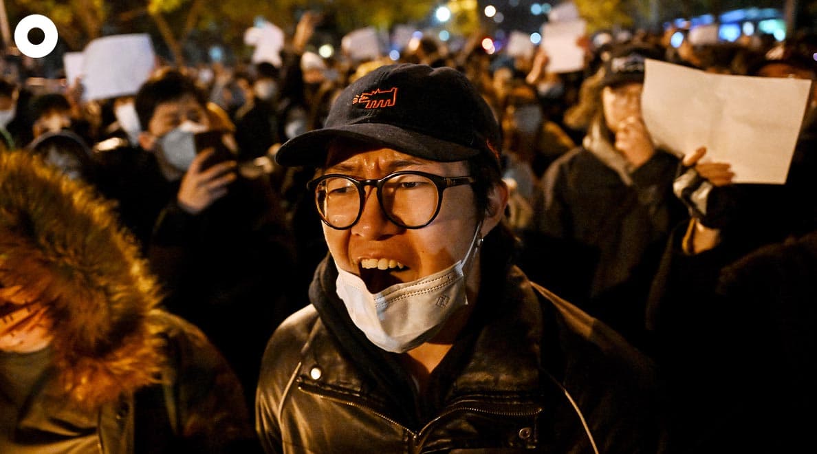 Protesters_gather_along_street_challenge_China_leaders_SPACEBAR_Photo05_cc6d38d96b.jpeg