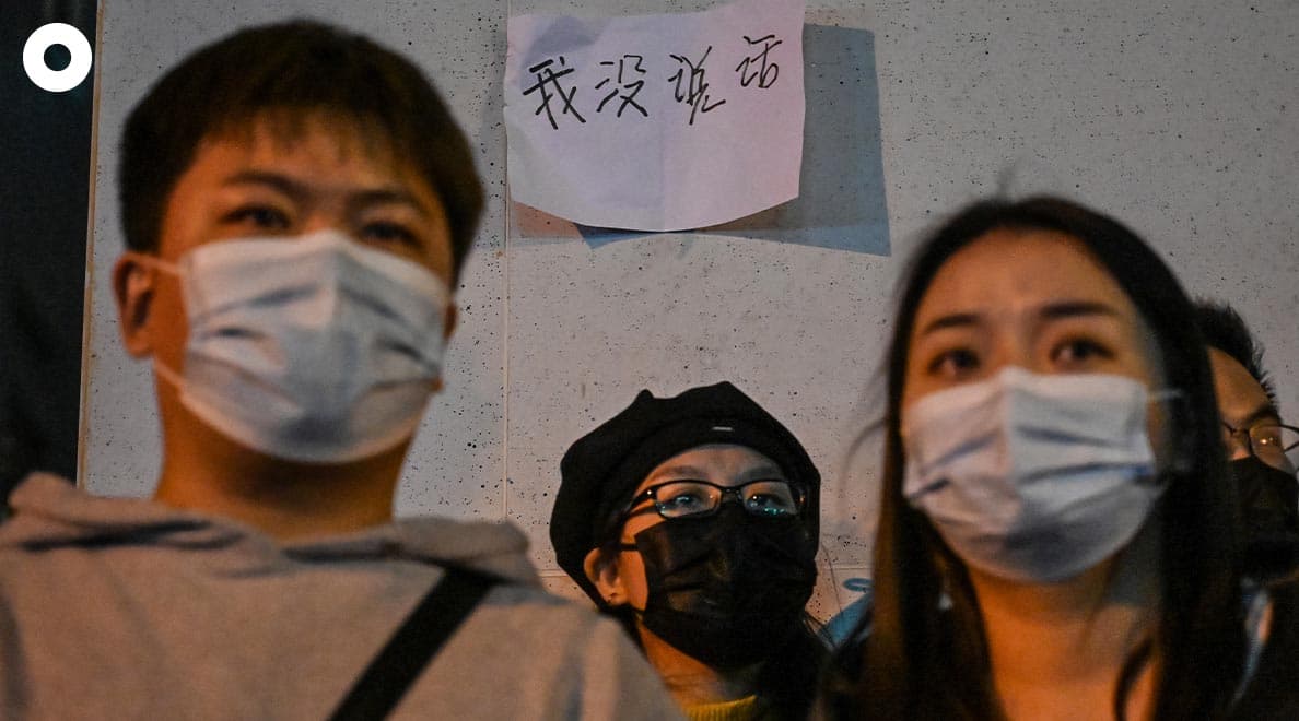 Protesters_gather_along_street_challenge_China_leaders_SPACEBAR_Photo06_0f6abf90b0.jpeg