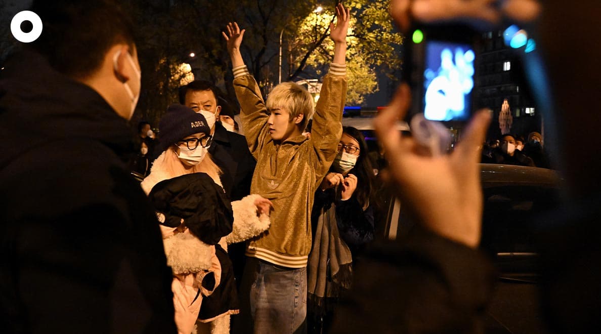 Protesters_gather_along_street_challenge_China_leaders_SPACEBAR_Photo07_4d48877307.jpeg