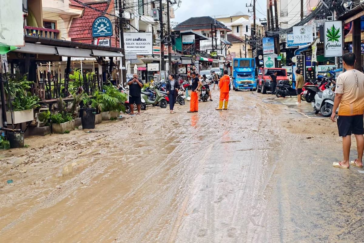 Providing-relief-to-Phuket-from-floods-flash-floods-and-landslides-using-the-National-Disaster-Insurance-SPACEBAR-Photo0-1.jpg