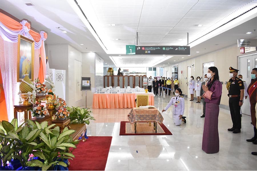 Queen_of_Bhutan_signs_a_visit_to_Princess_Bajrakitiyabha_SPACEBAR_Photo01_6ae36ac427.jpeg