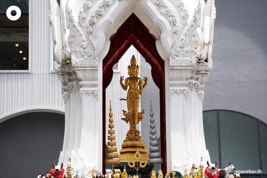 Ratchaprasong_Phra_Trimurati_District_Bangkok_SPACEBAR_Photo05_89965d928c.jpeg