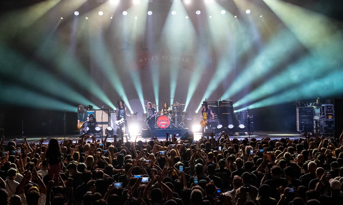 Review_Slash_featuring_Myles_Kennedy_and_The_Conspirators_Edit_SPACEBAR_Photo02_4f9b5b279a.jpg
