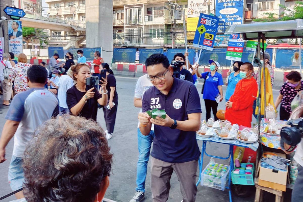 Sakolthee_Palang_Pracharat_Party_campaign_in_Huai_Khwang_Wang_Thong_Lang_area_SPACEBAR_Photo03_298228525d.jpeg
