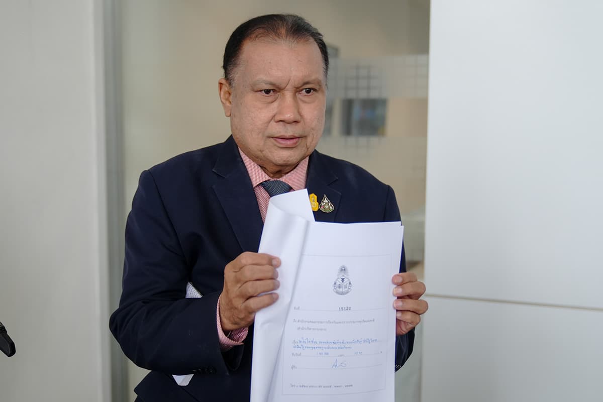 Santhiya_submits_additional_documents_to_NACC_to_investigate_case_of_Pirapan_SPACEBAR_Photo03_72570c4523.jpg
