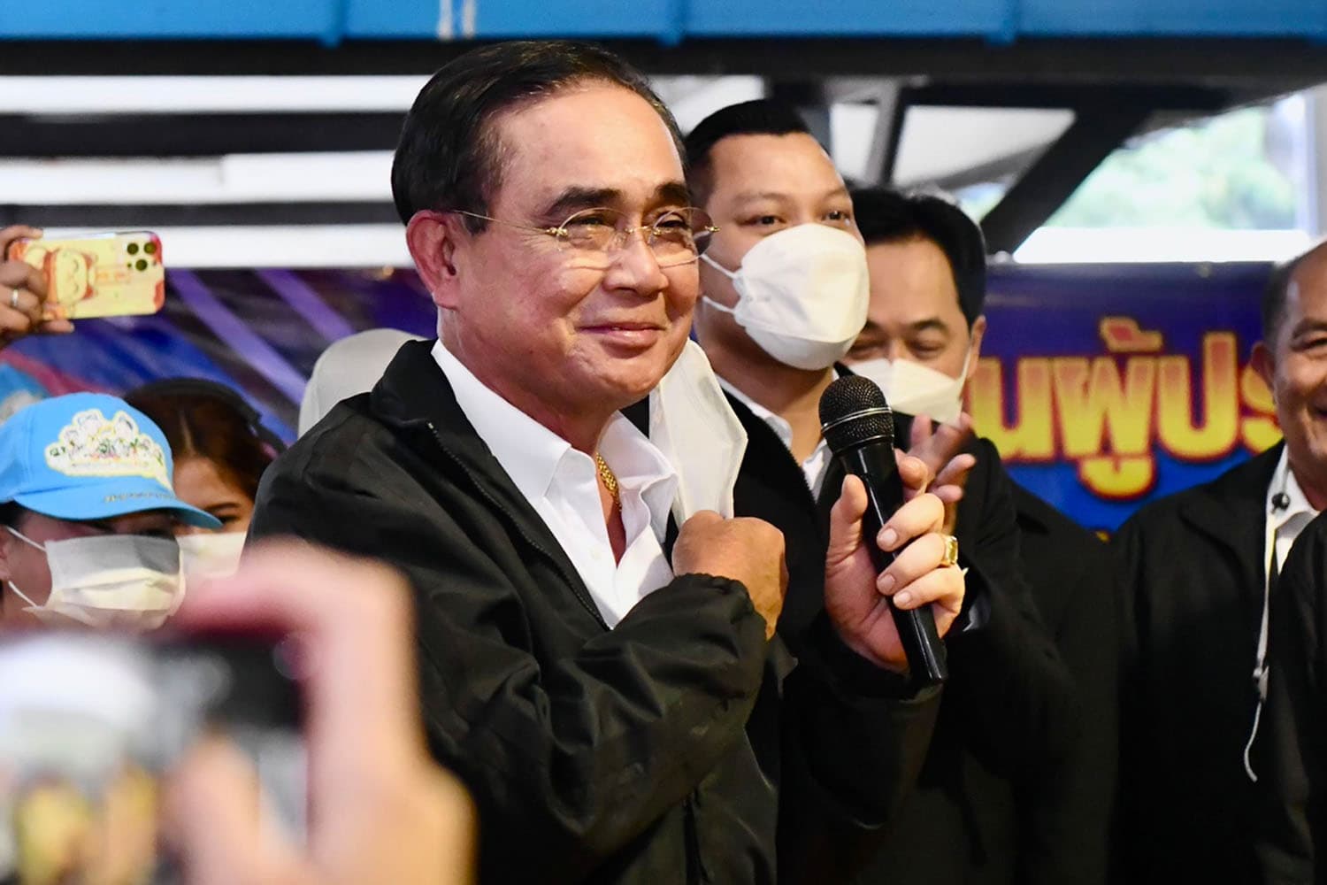 Sayan_denies_making_calendar_with_picture_with_Gen_Prayut_SPACEBAR_Hero_0672850d72.jpeg