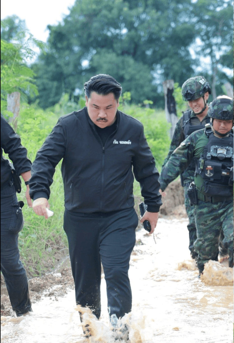 กัน จอมพลัง กับบทบาทที่เข้าตาชาวบ้านมากกว่า สส.ในพื้นที่ วิวาทะกับไิอซ์ พรรคส้ม ทำเอากองเชียร์ออกมาตอบโต้กันไปมา