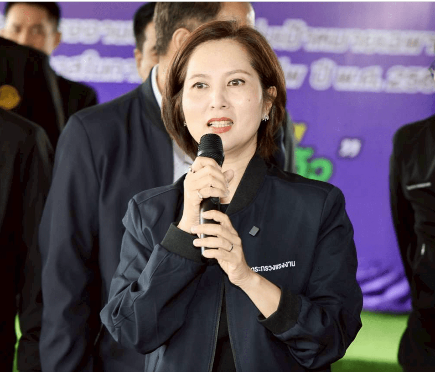 ตรีนุช เทียนทอง สส.สระแก้ว บ้านใหญ่เทียนทอง สายลุงป้อม ยังคงปักหลักที่บ้านป่ารอยต่อ แต่สุดท้ายต้องดูว่าทานกระแสบ้านใหญ่ย้ายค่ายได้หรือไม่