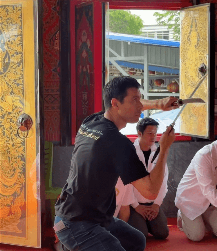 เจษฎ์ โทณะวณิก แคนดิเดตนายกรัฐมนตรีพรรครักชาติ จุดยืนชัดเจน และมั่นคง พิธีรำดาบที่ถูกพาดพิงจากพรรคส้มกลางเวทีดีเบต จนต้องปะทะฝีปากกันรอบใหญ่