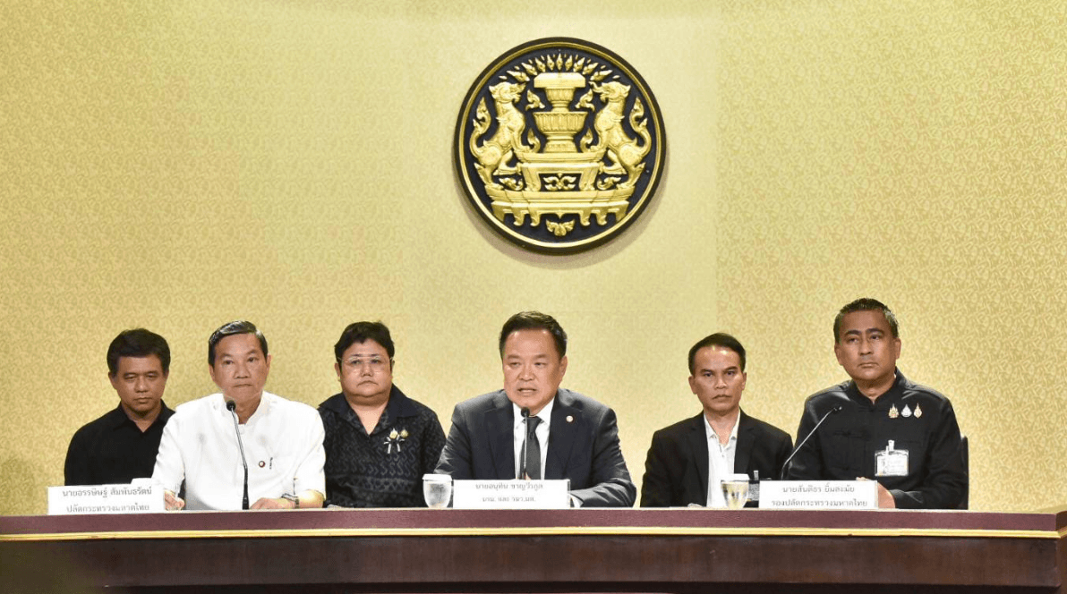 อนุทิน ชาญวีรกูล นายกฯและรมว.มหาดไทยพร้อมคณะชุดใหญ่ แถลงข่าวผลการสอบสวน 7 วัน คดีโกงสอบท้องถิ่น