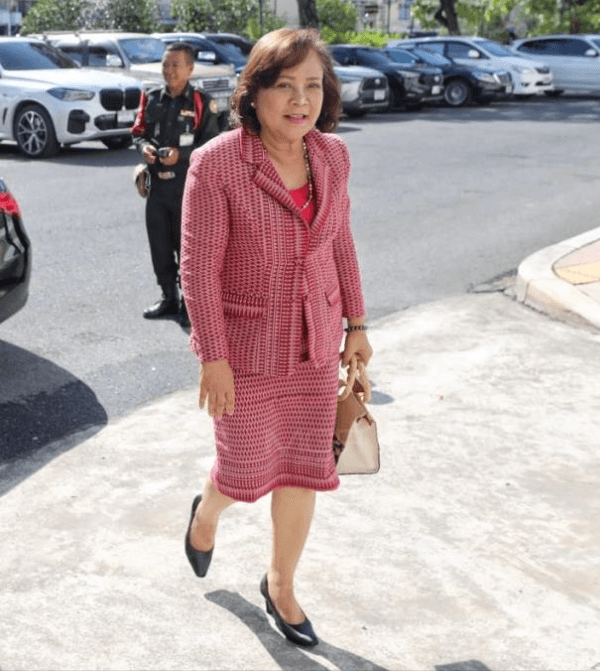 สมหญิง บัวบุตร อดีต สส.อำนาจเจริญ พรรคเพื่อไทย กำลังต่อสู้ตามขั้นตอนทางกฎหมายกรณีทุจริตสร้างสนามฟุตซอล