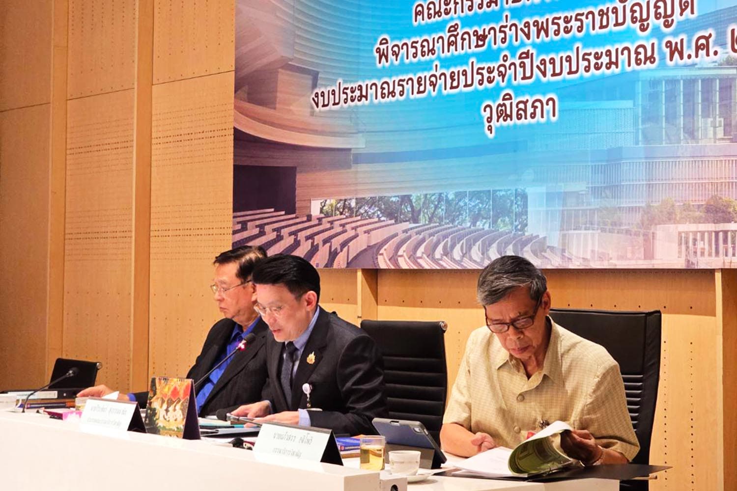 ‘กมธ.สภาสูง’ แฉ ‘คนตระกูล ช.’ จัดหาผู้ออกแบบ ‘บ่อนคลองเตย’ ไว้แล้ว