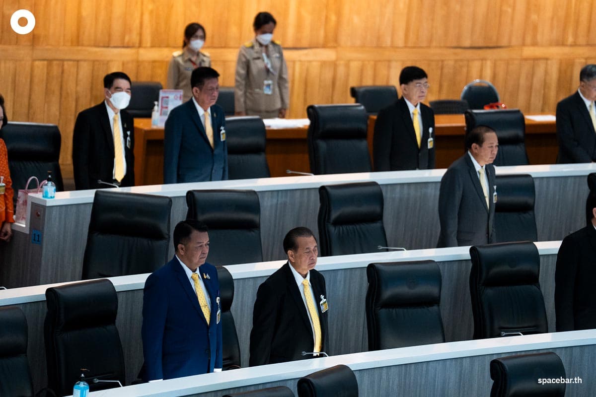 Senators_debate_the_government_for_16_hours_SPACEBAR_Photo01_2059248379.jpg