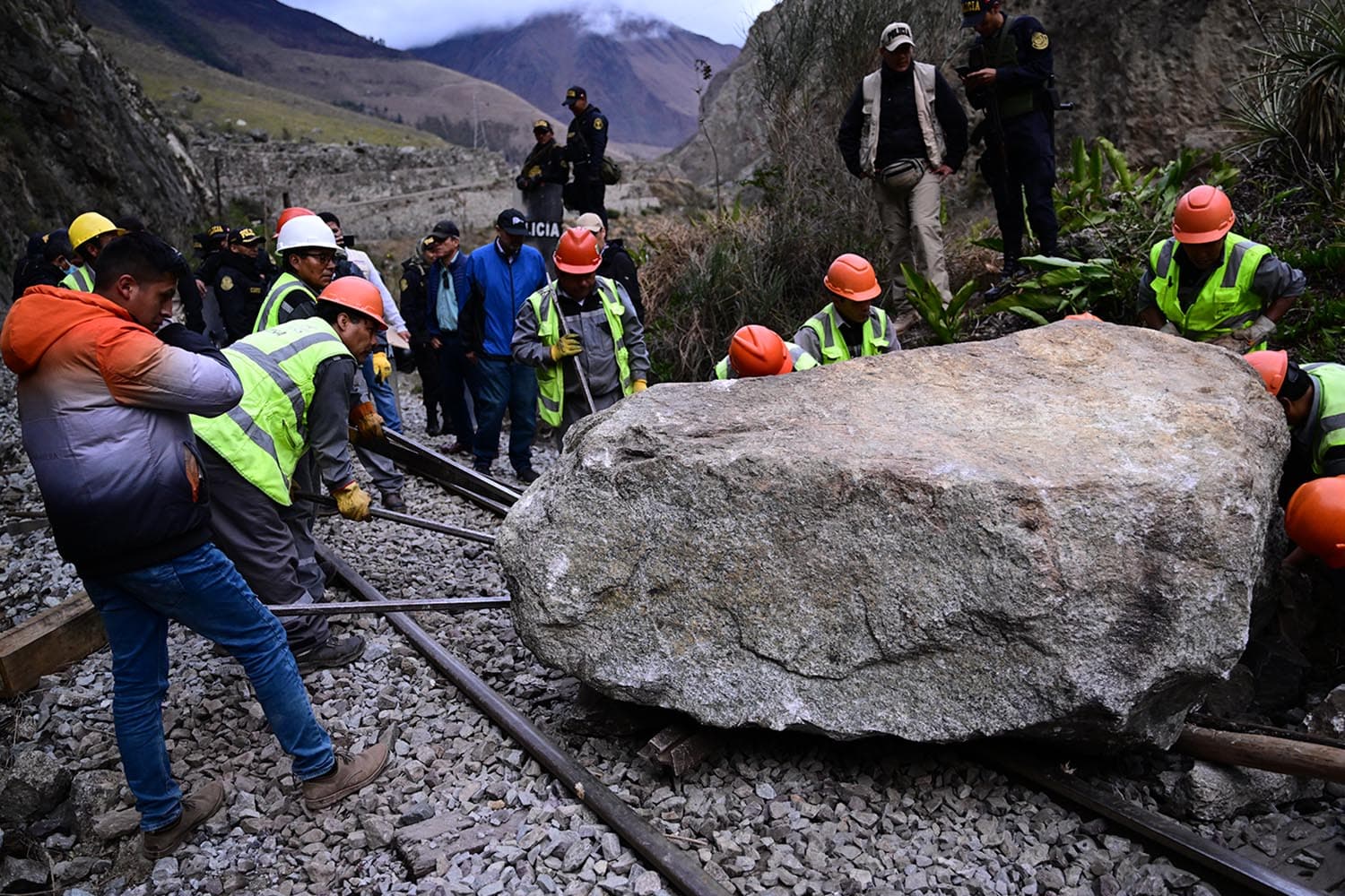 Shot_of_the_day_Machu_Picchu_5_000_tourists_left_stranded_in_Cusco_SPACEBAR_Hero_b55bfe5e0c.jpeg