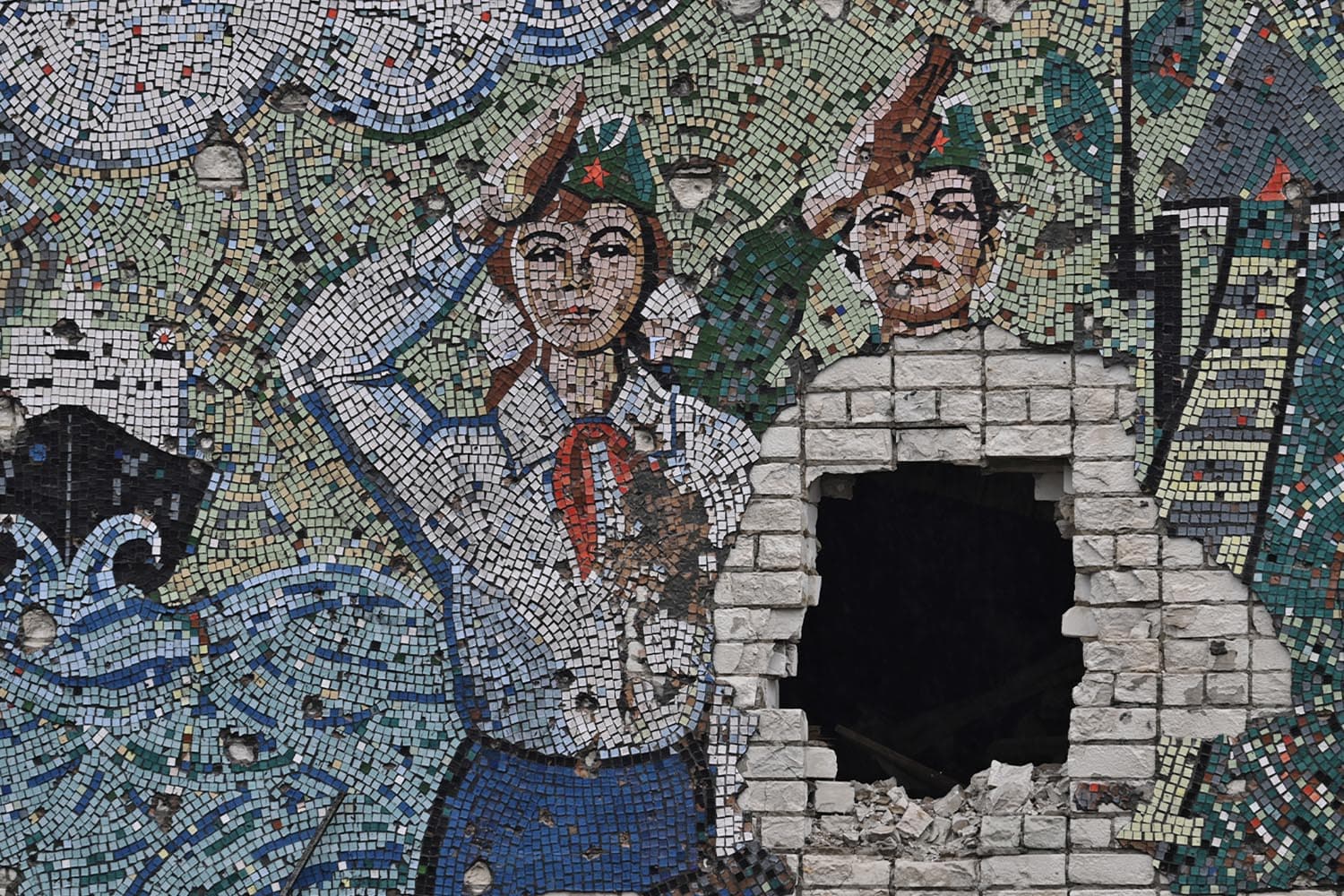 Shot_of_the_day_Soviet_era_mosaic_Oleksandrivka_Kherson_ukraine_russia_SPACEBAR_Hero_298ea09ae3.jpeg