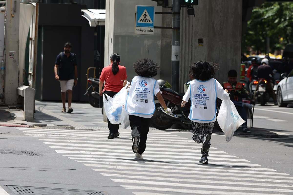 Siam Piwat-and-Bangkok-organize-garbage-collection-competition-to-find-Thailand-representative-SPACEBAR-Photo03-1.jpg