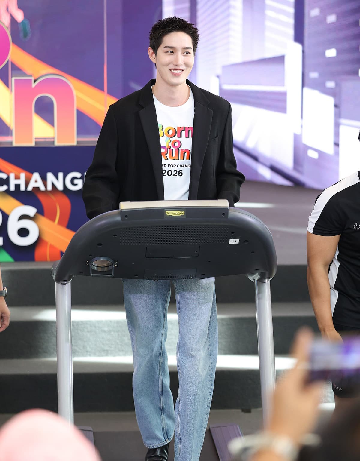 Siam Piwat-joins-forces-with-partners-to-invite-people-to-join-a-charity-run-SPACEBAR-Photo05-2.jpg