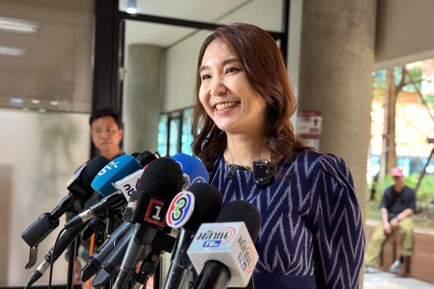 ‘ศิริกัญญา’ เย้ยเจ็บ! หาก ‘ยุบสภา’ เร็วอาจไม่ใช่รัฐบาลนี้ที่จะมาแบกหนี้สาธารณะเกิน 70% ต่อจีดีพี