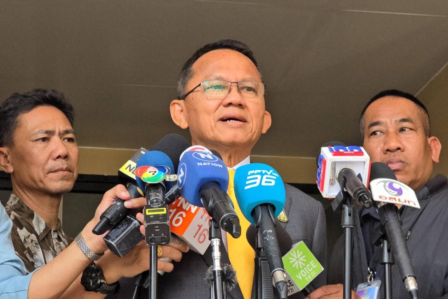 Somsak_denies_answer_about_ready_to_be_Minister_of_Public_Health_SPACEBAR_Hero_57d8e87df5.jpg
